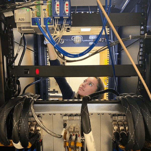 Katya Echazarreta es divulgadora de la ciencia, pues es coanfitriona en el programa ‘Mission Unstoppable’de CBS.-Blog Hola Telcel