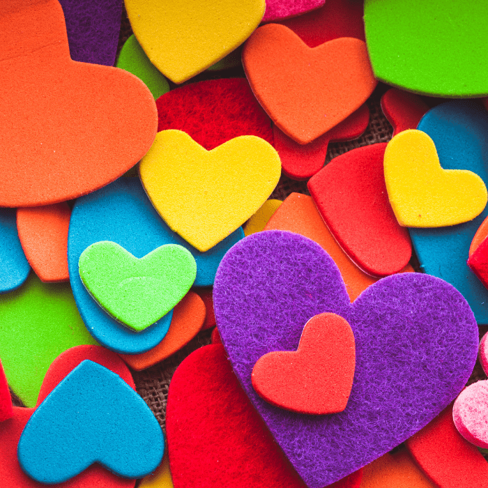 los emojis de corazón tienen diferente significado dependiendo de su color.- Blog Hola Telcel