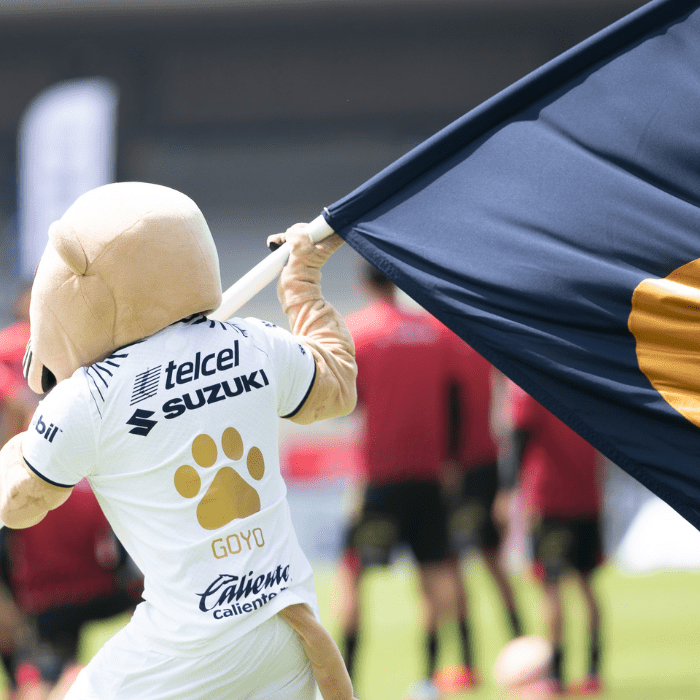 Goyo Alienta a los Pumas en su primer partido así como tu lo puedes hacer en España con experiencias Telcel.- Blog Hola Telcel