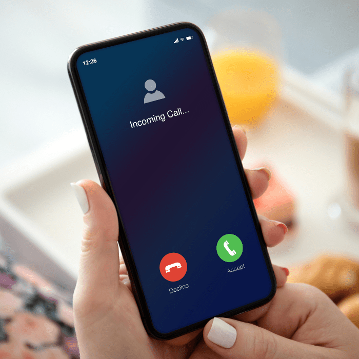Las llamadas para salir de experiencias incómodas ahora son posibles tanto en Android como iOS con dos aplicaciones.- Blog Hola Telcel