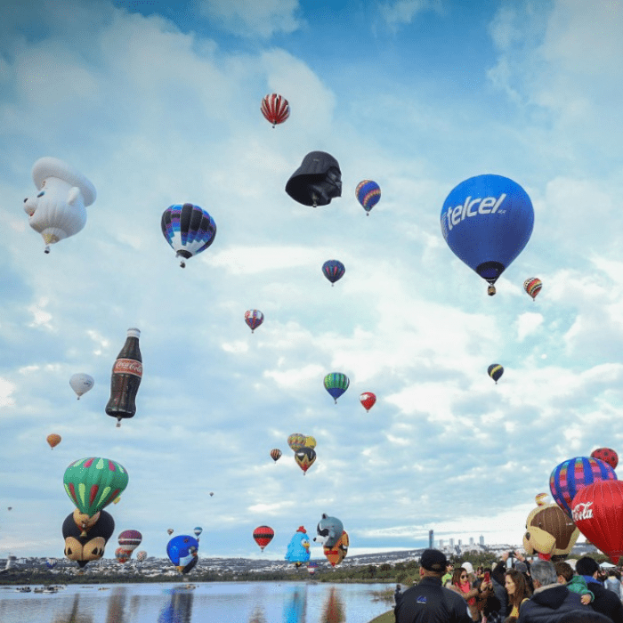 El globo de telcel patrocinador del Festival Internacional del globo estará adornando el cielo de los asistentes Inscríbete como tripulante y vuela en el FIG 2022 León.- Blog Hola Telcel