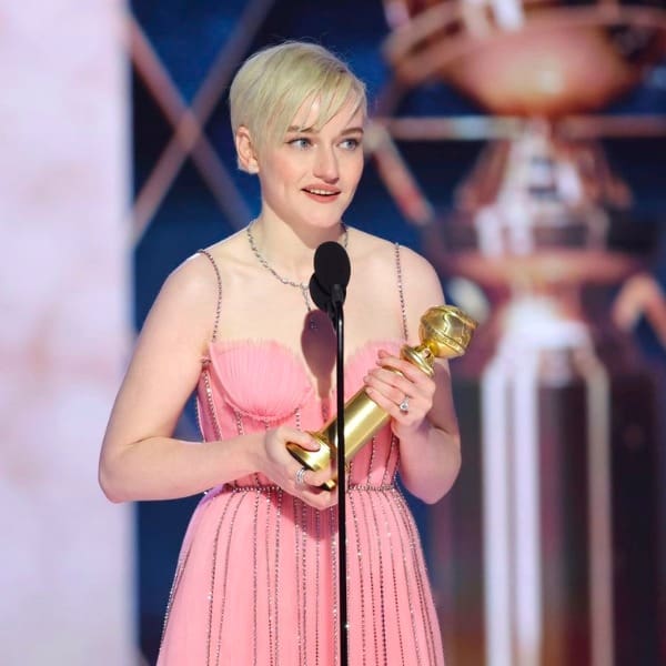 Julia Garner, una de las ganadoras de los Globos de Oro por 'Ozark'.-Blog Hola Telcel