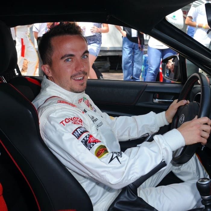 El actor de 'Malcolm el de en medio' competirá como piloto profesional de NASCAR.-Blog Hola Telcel