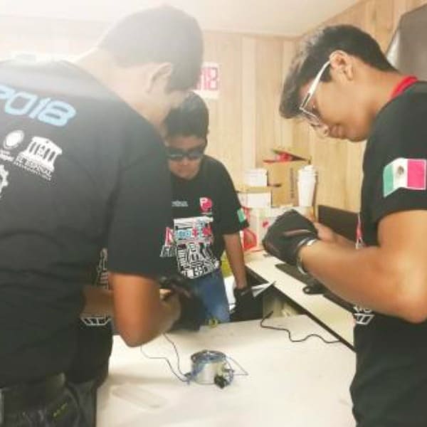 Conoce al increíble equipo oaxaqueño ‘Eolotics 7018’ en el mundial de robótica de Houston.-Blog Hola Telcel