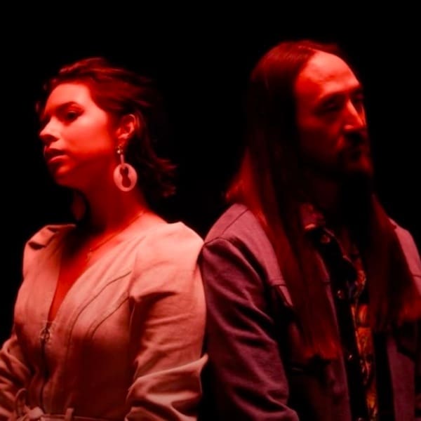 ‘La gata bajo la lluvia’ en versión electrónica, por Ángela Aguilar y Steve Aoki.-Blog Hola Telcel