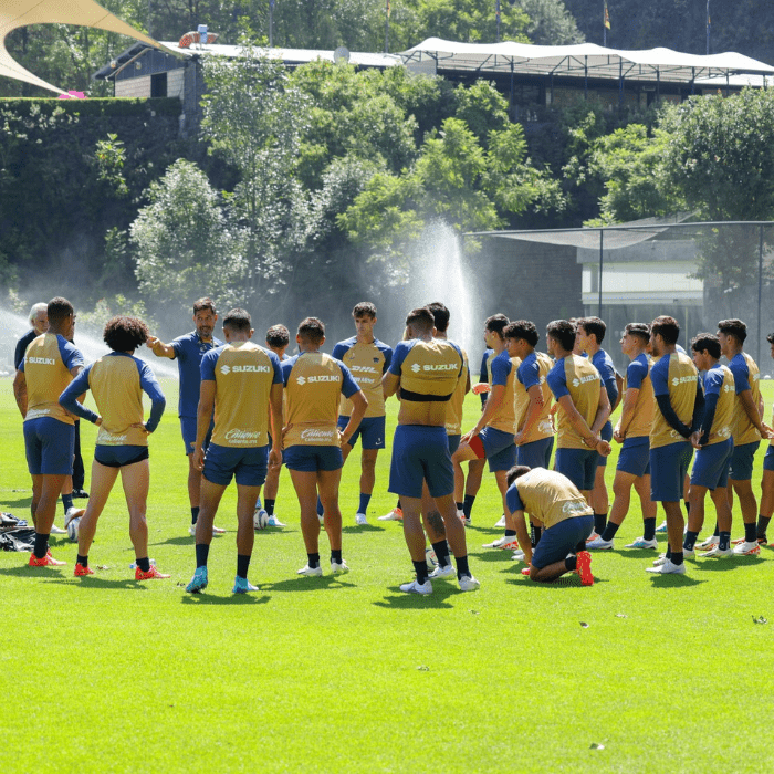 Jugadores de Pumas entrenando duro para salir victoriosos en su próximo partido.- Blog Hola Telcel