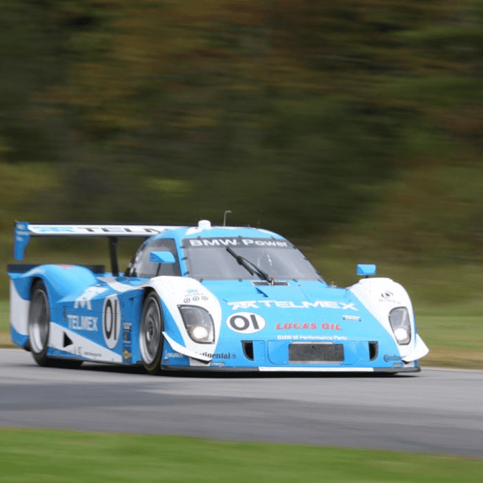 auto de escudería Telmex que Memo Rojas condujo para llegar hasta lo más alto del podio.- Blog Hola Telcel