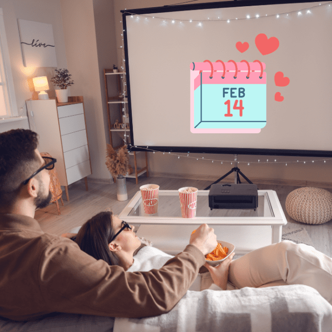 Pareja viendo las mejores películas en claro video este 14 de febrero.- Blog Hola Telcel.
