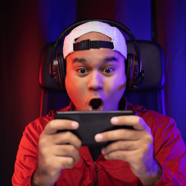 'Gamer' viendo el Nintendo Direct enterándose de las novedades para este 2024.- Blog Hola Telcel.