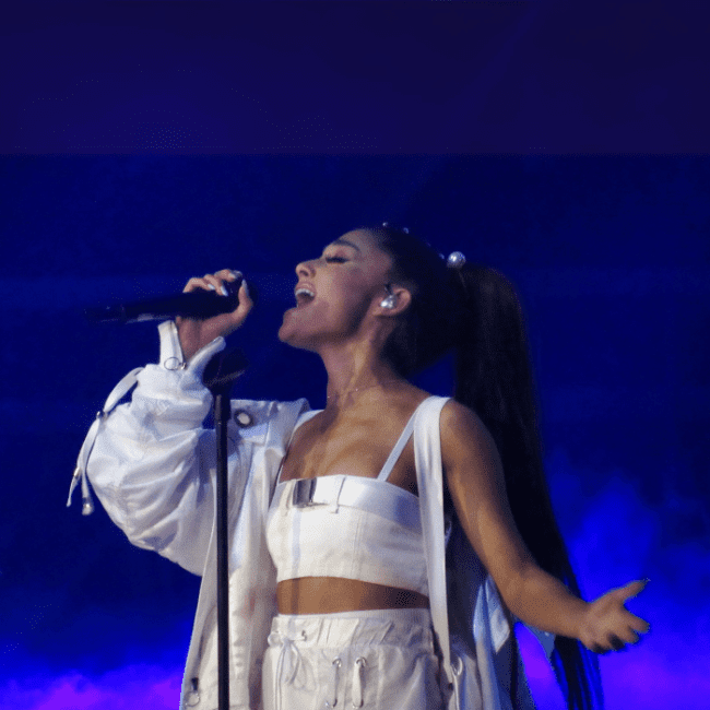 Ariana Grande mostrando sus habilidades de cantante para su papel en Wicked.- Blog Hola Telcel.