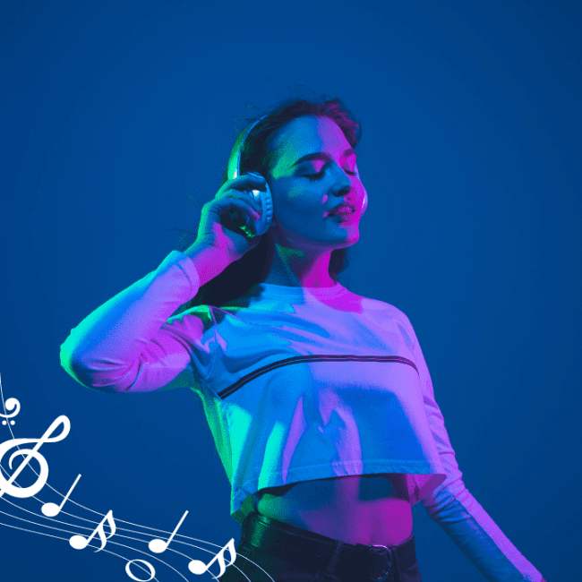 Mujer escuchando Hit Me Hard and Soft.- Blog Hola Telcel